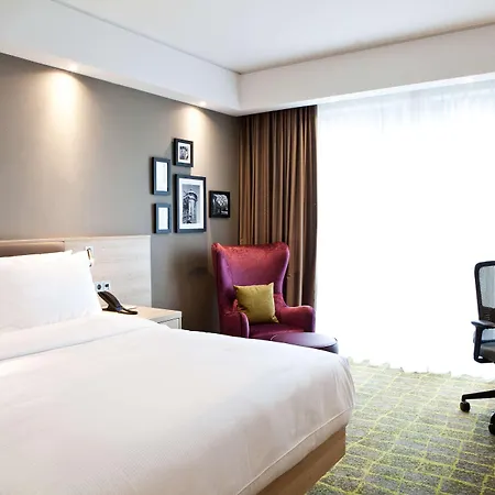 Hampton By Hilton Phoenix Hotel 3*
