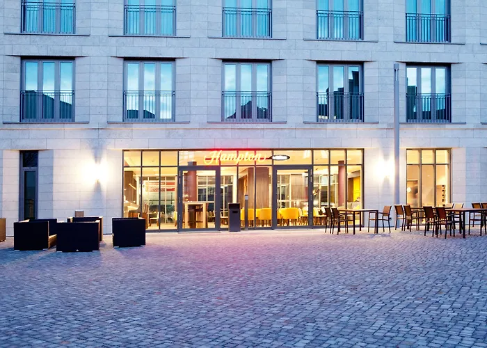 Hampton By Hilton Phoenix Hotel 3*