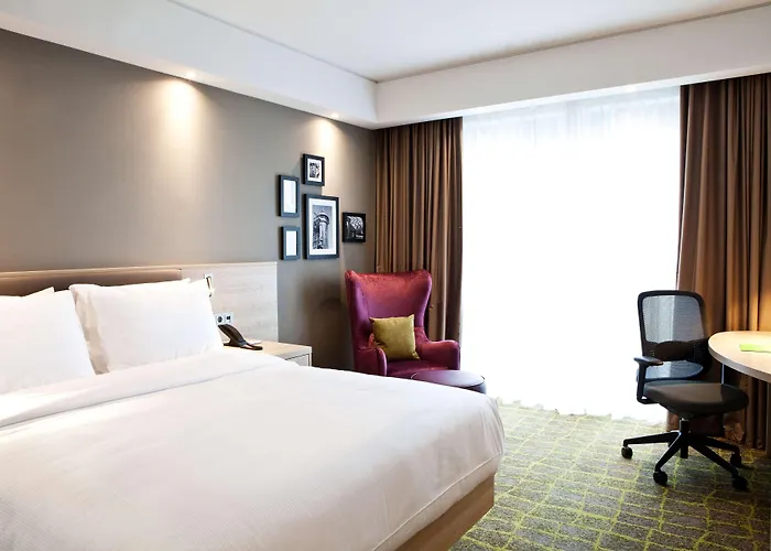Hampton By Hilton Phoenix Hotel 3*