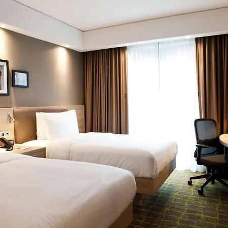Hampton By Hilton Phoenix Hotel 3*