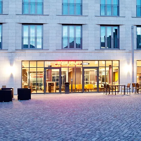 Hampton By Hilton Phoenix Hotel 3*