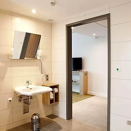 Hampton By Hilton Phoenix Hotel 3*