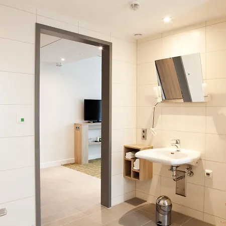 Hampton By Hilton Phoenix Hotel 3*