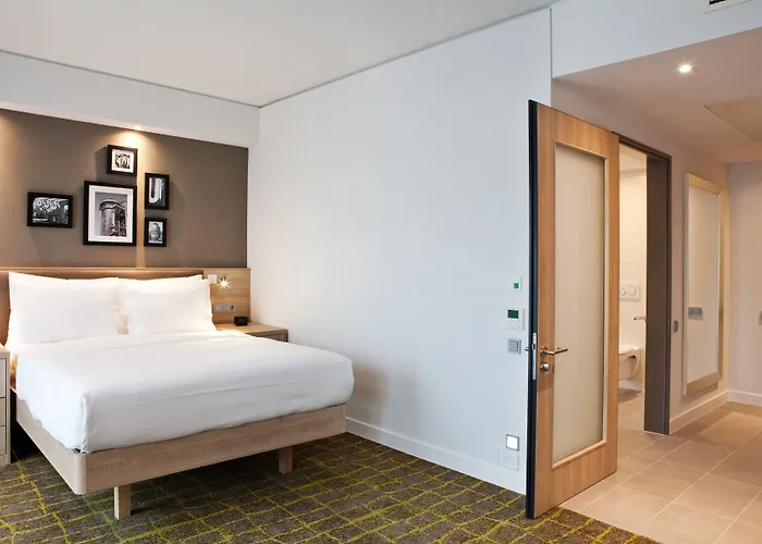 Hampton By Hilton Phoenix Hotel 3*